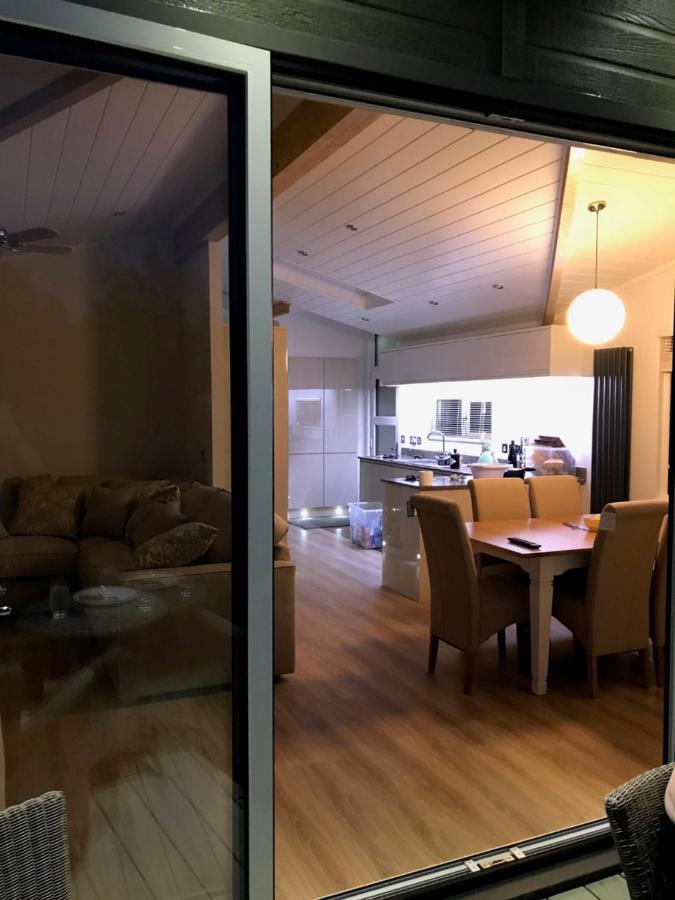 R11 Lake View, Fallbarrow Holiday Park Hotell Bowness-on-Windermere Eksteriør bilde